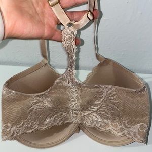 Natori 34DDD nude front close